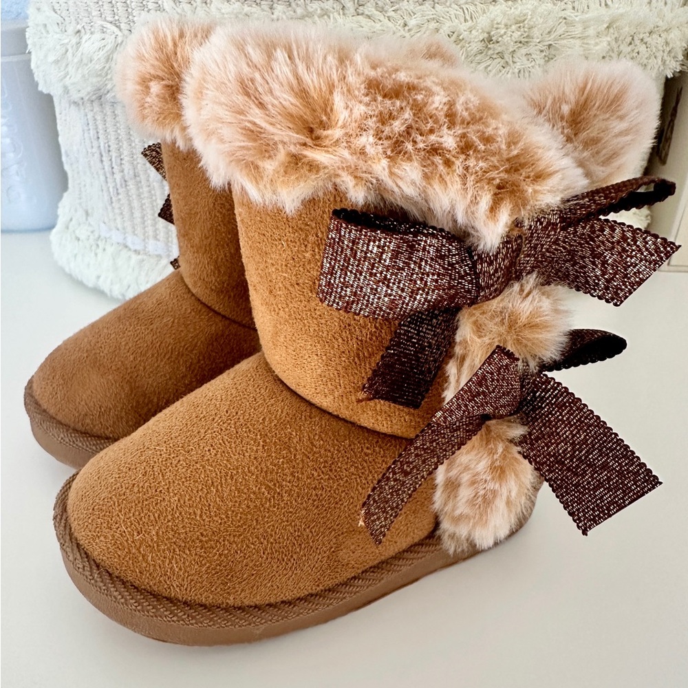First Steps Baby Girl Faux Ugh Boots Bows Size 4 NEW